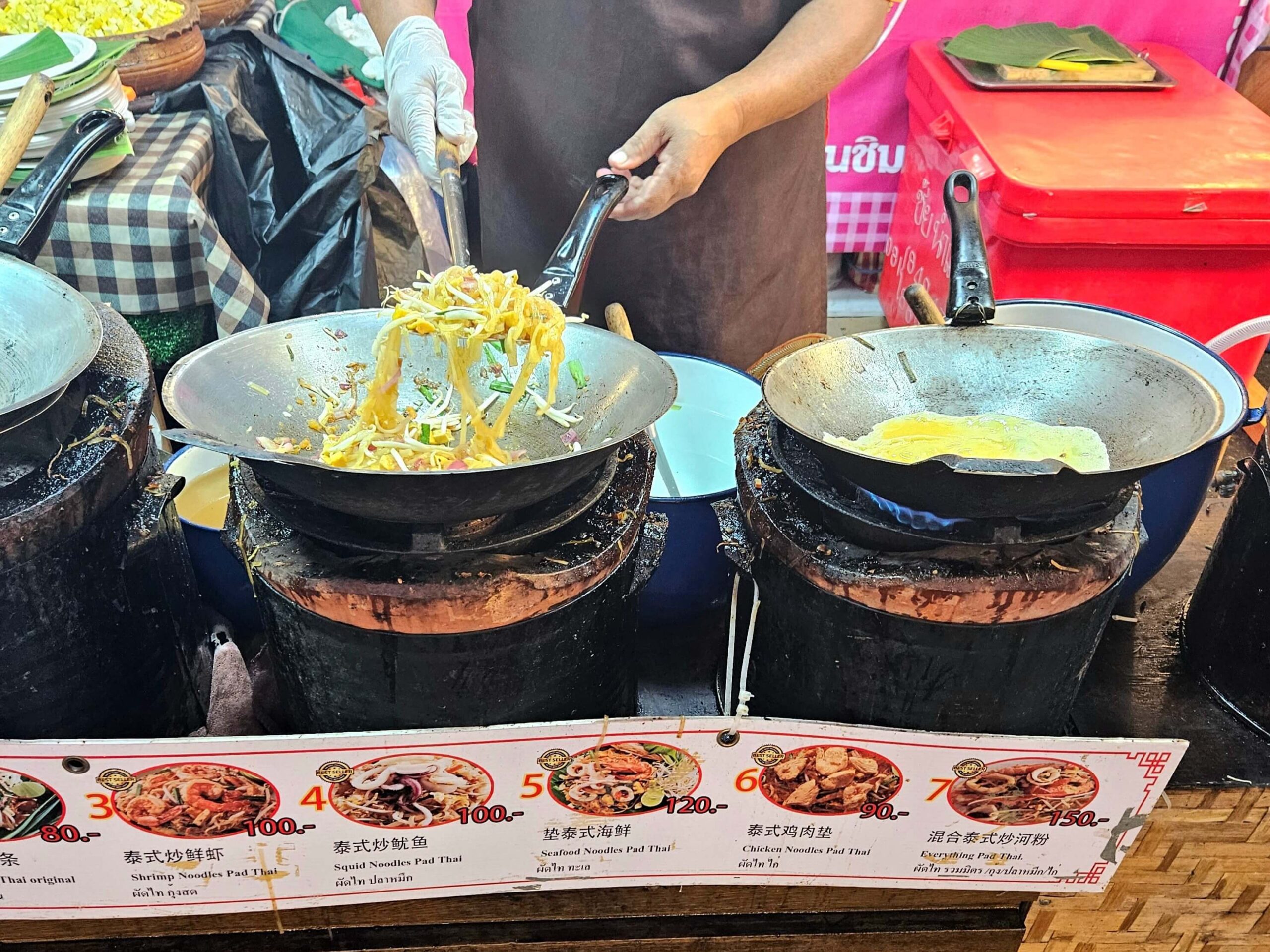 Eating street food in Bangkok on a backpacker budget