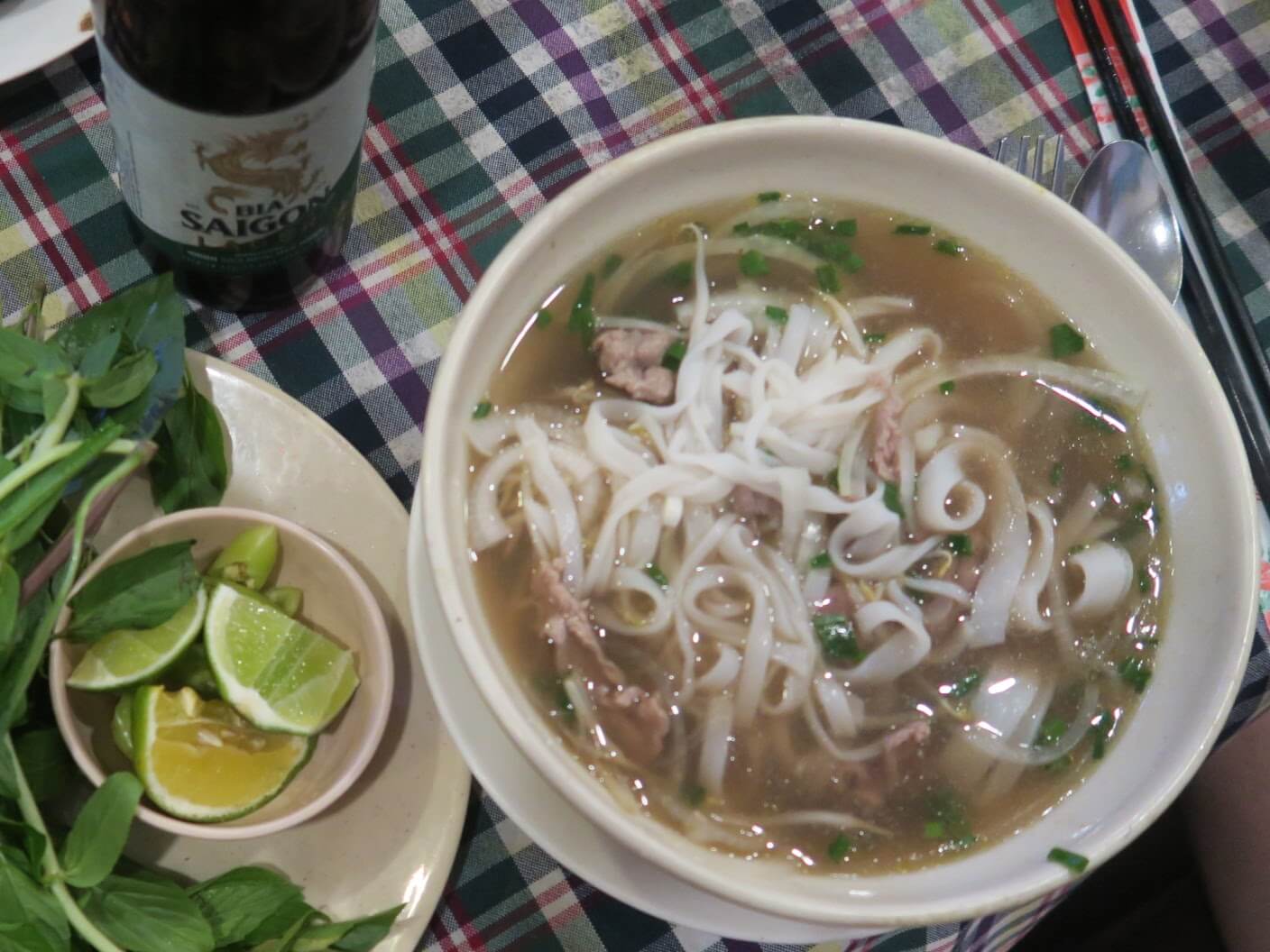 Eating streetfood in Vietnam on a bakpacker budget