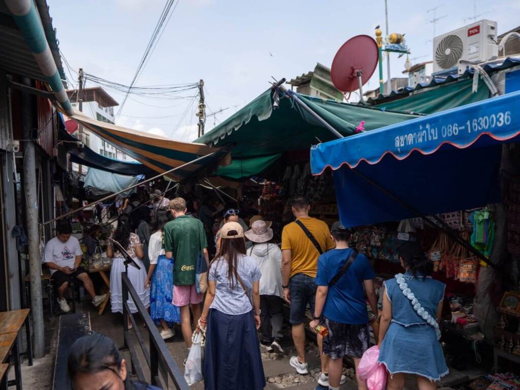 Budget backpackers exploring Southeast Asia street markets 2025