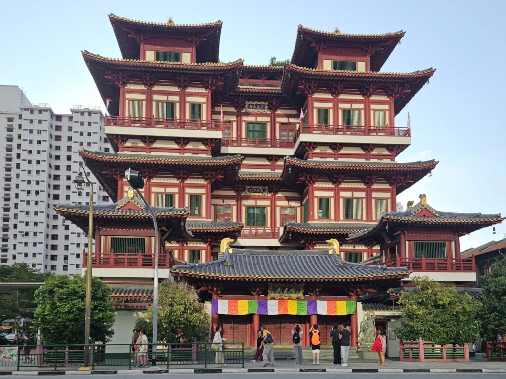 Buddha Tooth Relic Temple, Chinatown. A top free attraction in Singapore